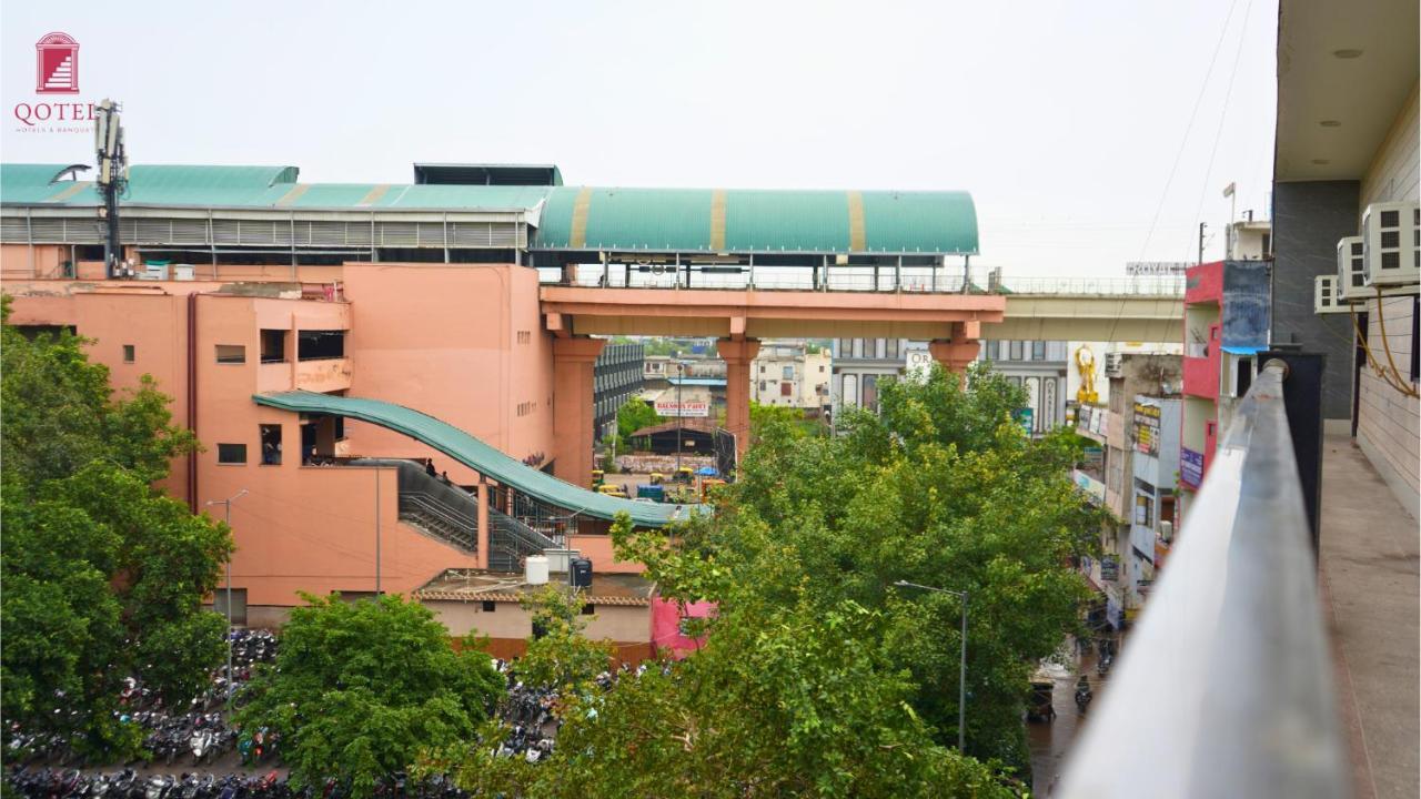 Hotel Qotel Peeragarhi-near Peeragarhi Metro Station,couple Friendly