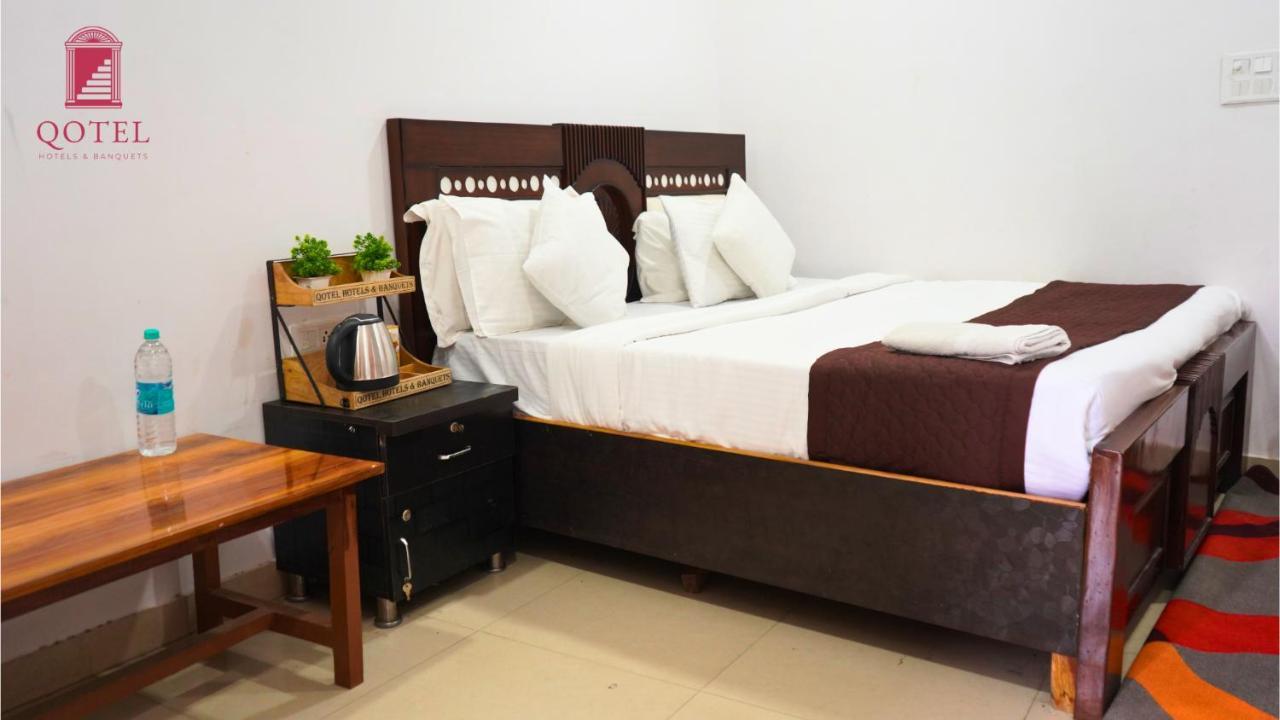Qotel Peeragarhi-near Peeragarhi Metro Station,couple Friendly Hotel *