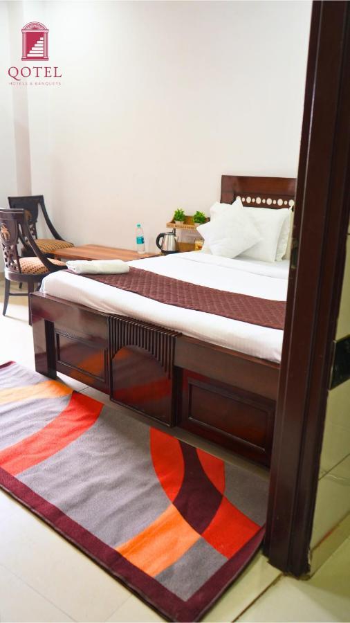 Qotel Peeragarhi-near Peeragarhi Metro Station,couple Friendly Hotel *