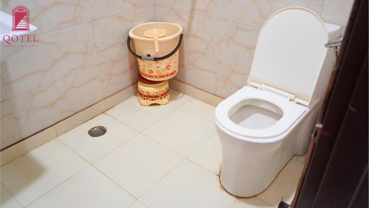 Qotel Peeragarhi-near Peeragarhi Metro Station,couple Friendly Hotel